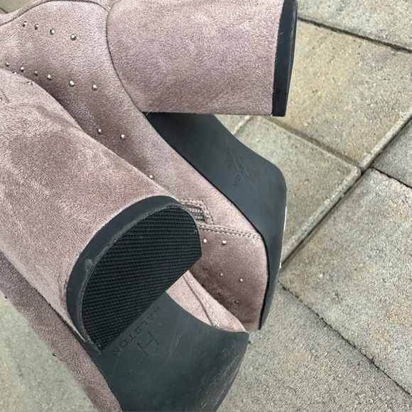 H Halston Tokyo Tan Stud Embellished Ankle Boot Size 9 - Picture 5 of 6